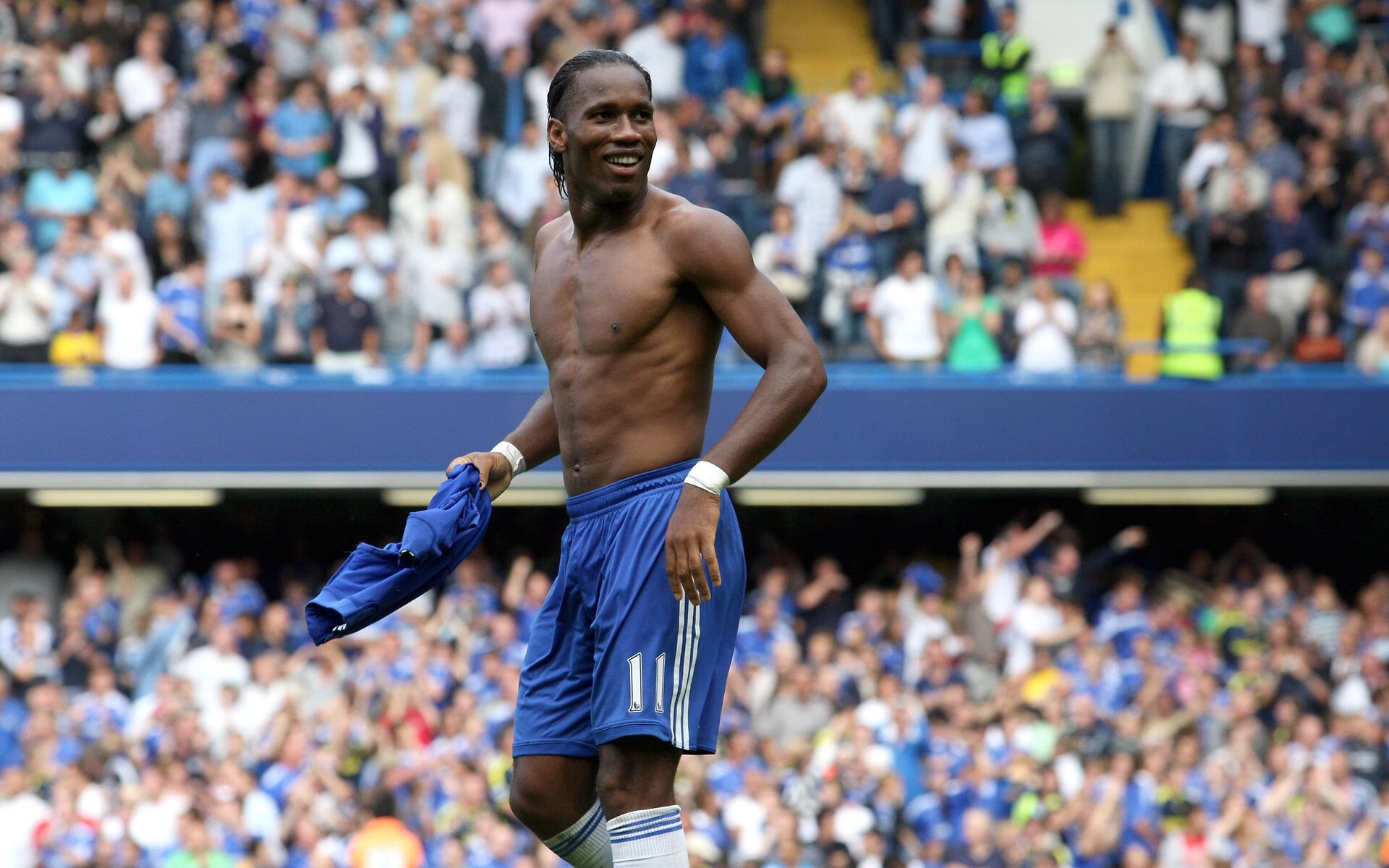 全黑队的速度和耐力让他们在比赛中始终占据优势,全黑队战舞